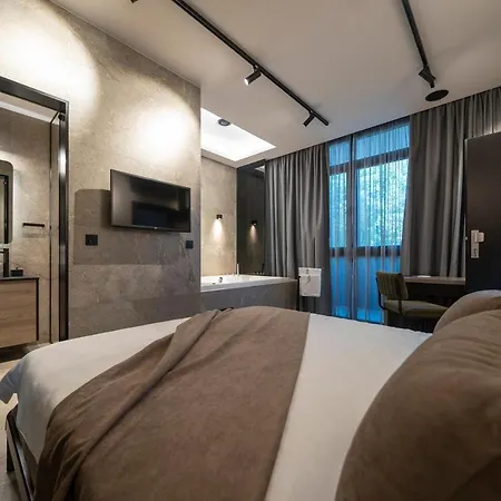 Velvet & ゲストハウス 4*