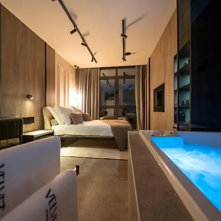 Velvet & 4* זאדאר