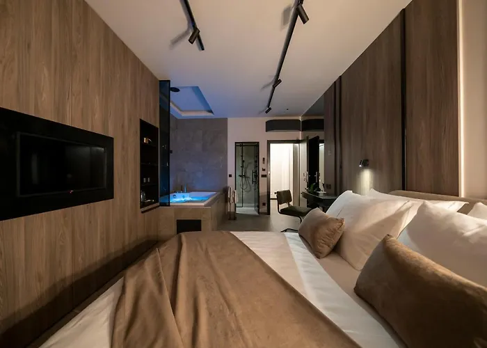 Velvet Rooms&more