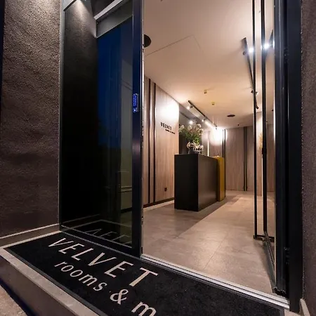 Velvet & 4*